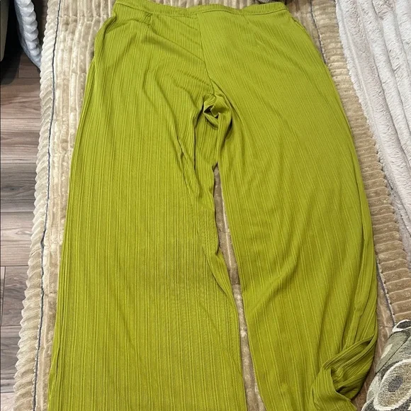 SHEIN Olive Wide Leg Pants - Picture 3 of 3